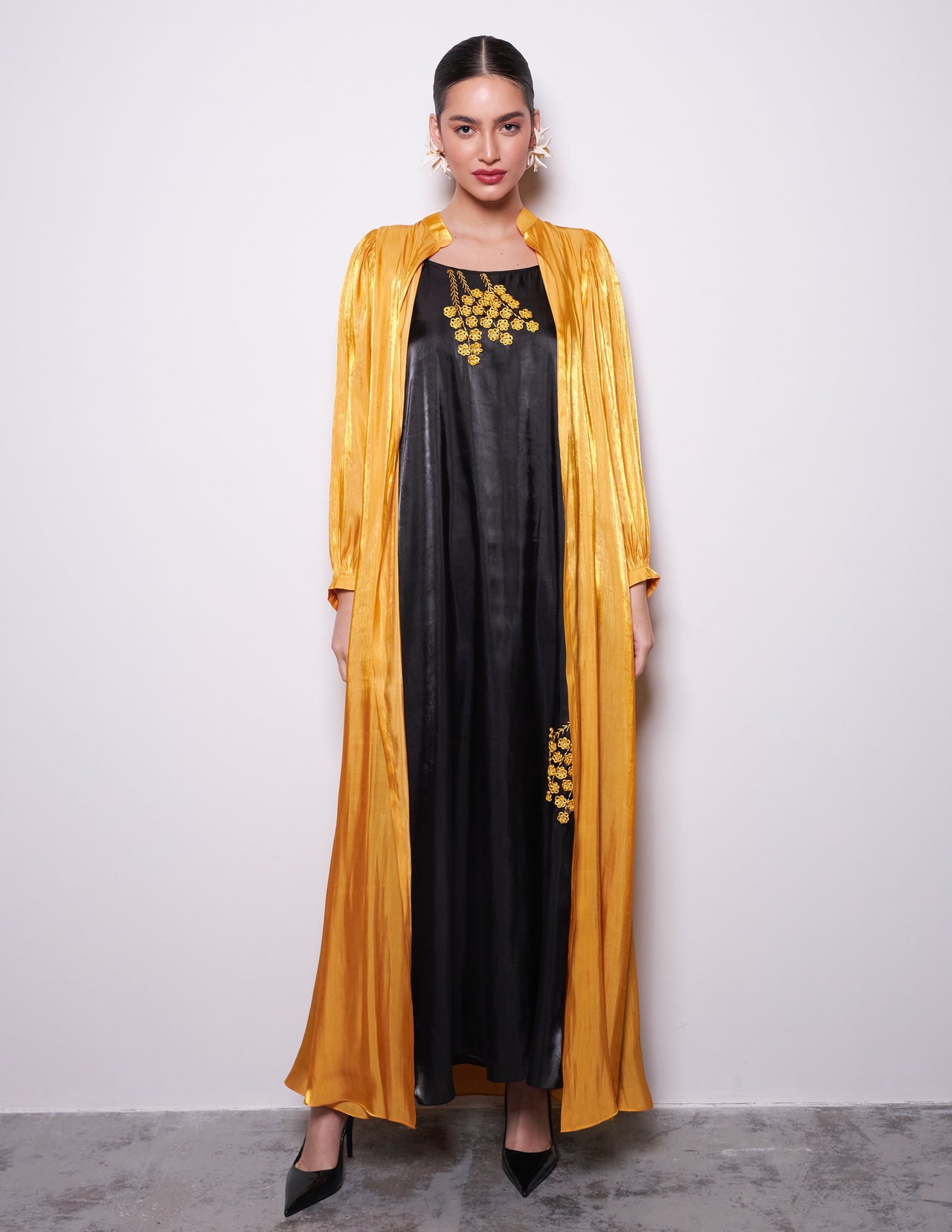 Bee Abaya Set Gold