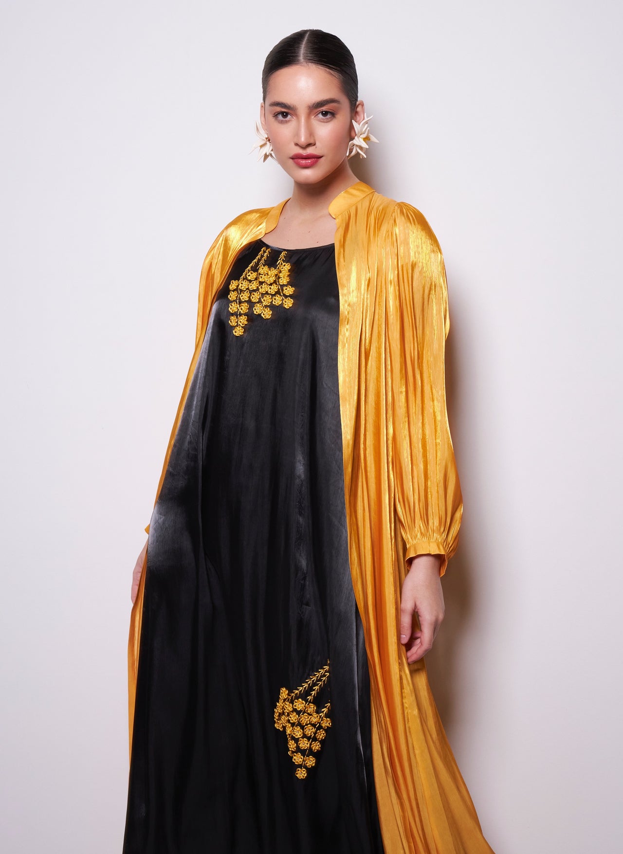 Bee Abaya Set Gold